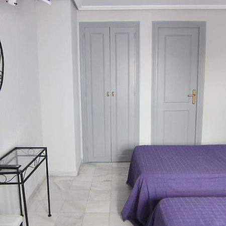 Hostal Alicia San Pedro de Alcántara Екстериор снимка