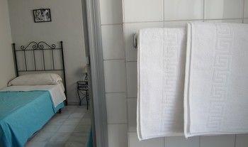 Hostal Alicia San Pedro de Alcántara Екстериор снимка